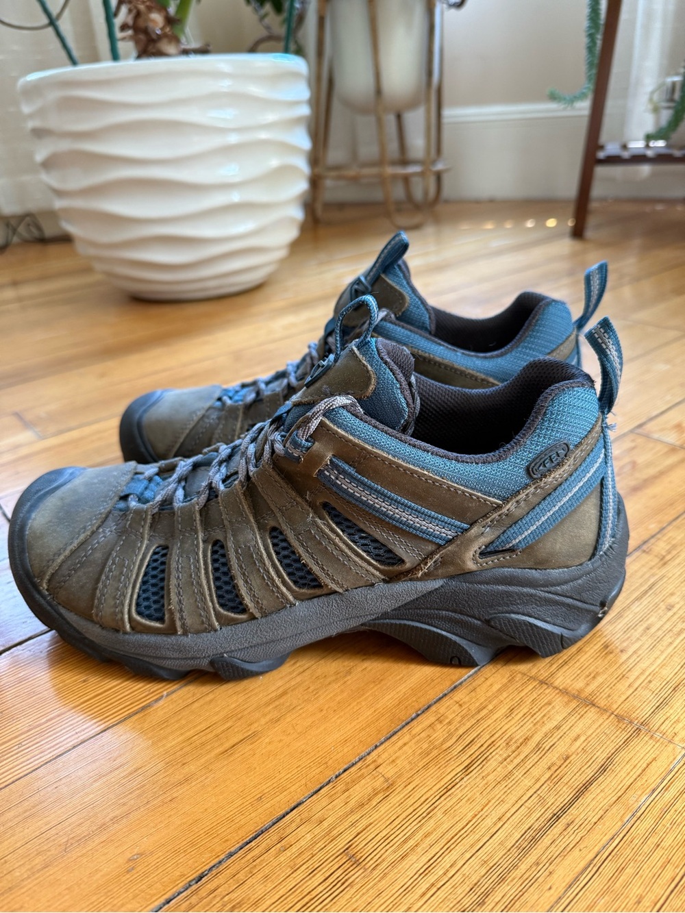 KEEN Men's Trail Low-Cut Shoes in Brown and Blue